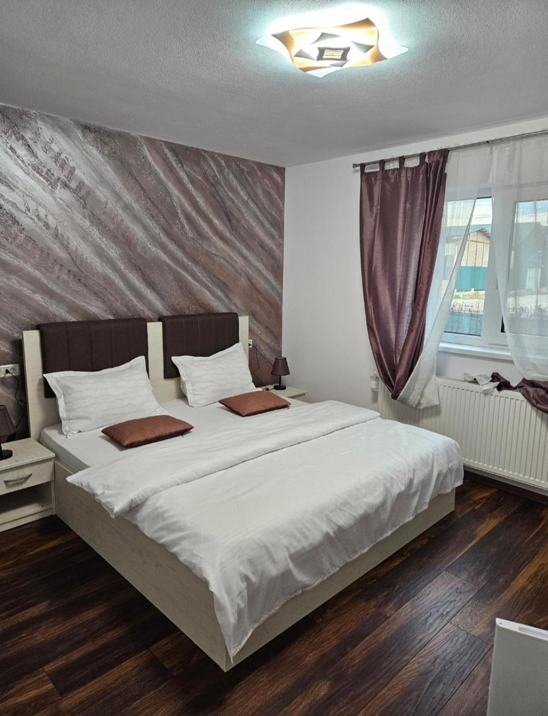 Casa Coco Hotel Curtea de Argeş Buitenkant foto